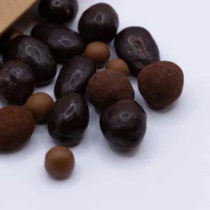 Enrobés chocolat artisanaux Chooc à Annecy : amandes, noisettes, cacahuètes, céréales soufflées et pop-corn