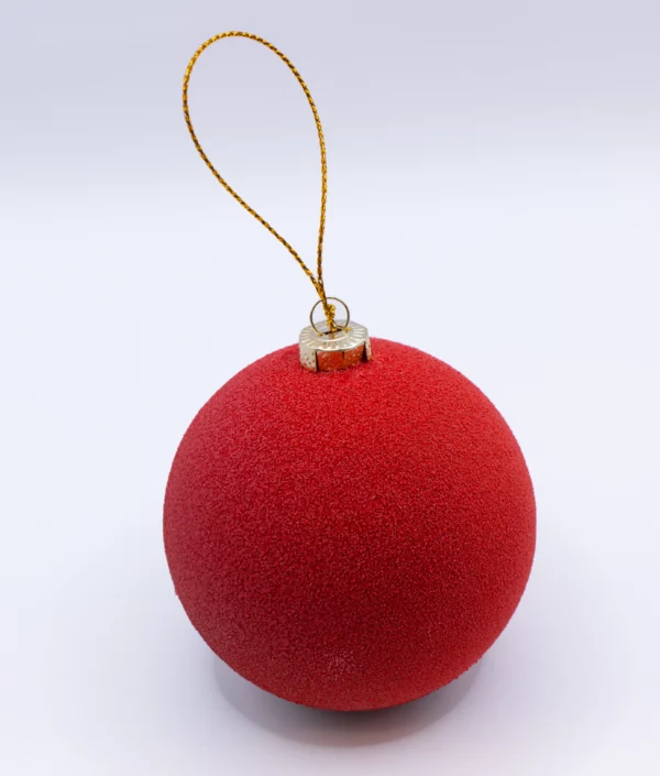 Boule de Noël en chocolat artisanal Chooc à Annecy, au chocolat noir ou lait, à accrocher au sapin